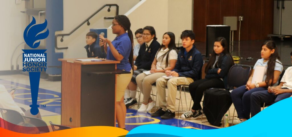 El capítulo de National Junior Honor Society (NJHS) en East Grand Prep