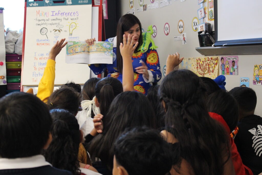Personajes de libros cobran vida en el evento Cityscape Reads